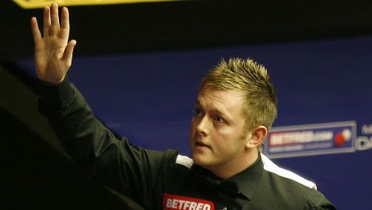 Mark Allen wint met dochtertje aan zij van Matthew Stevens ...