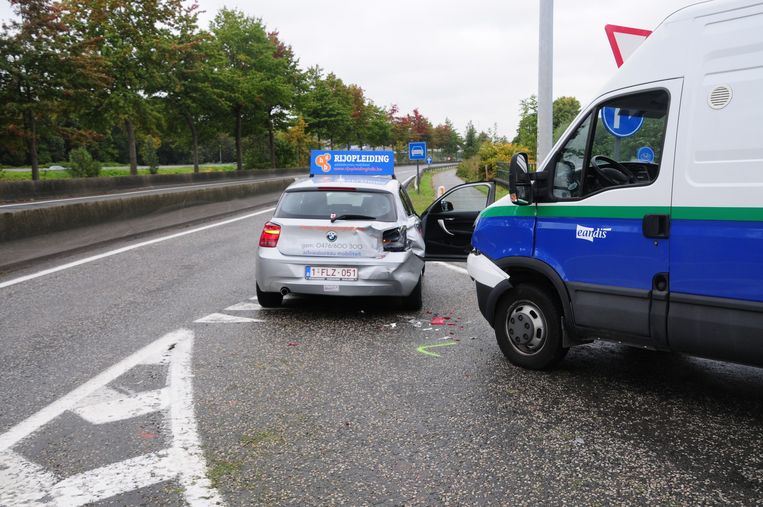Geslaagd Voor Rijexamen En Meteen Betrokken In Ongeval Gent In De Buurt Hln