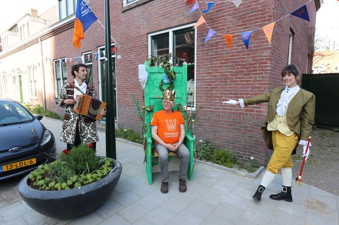 Feije Oosterhof, voor een dag koning van de Lijsterbesstraat in Eindhoven.