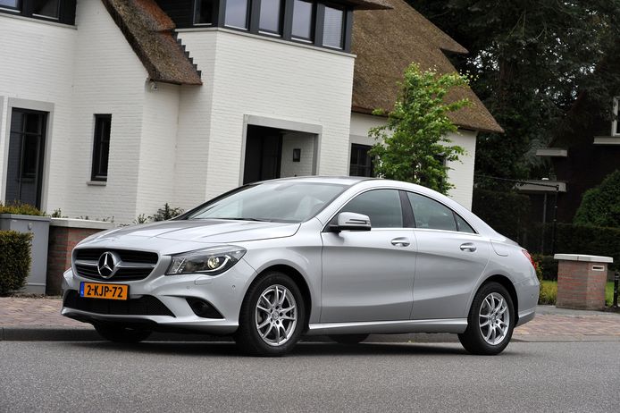 Om dit type Mercedes - een CLA 180 - ging het bij de verkoop aan de man uit Oldenzaal.