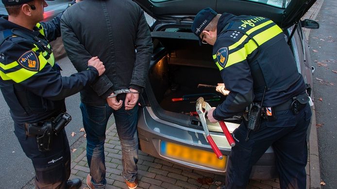 Pas na gebruik van pepperspray kwam de man  uit Piershil enigszins tot bedaren.