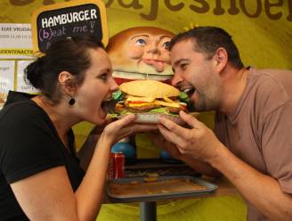 Uitbater Broodjeshoek organiseert eerste BK 'Balense Reus eten'