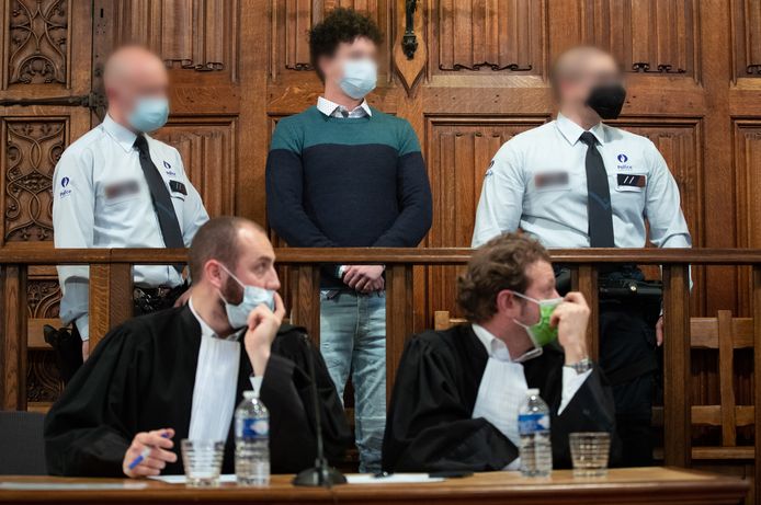 Selon les témoins, Brahim Cherabi est connu sous le surnom "el Far" (la souris) et pour s'être enrichi en vendant de la drogue.