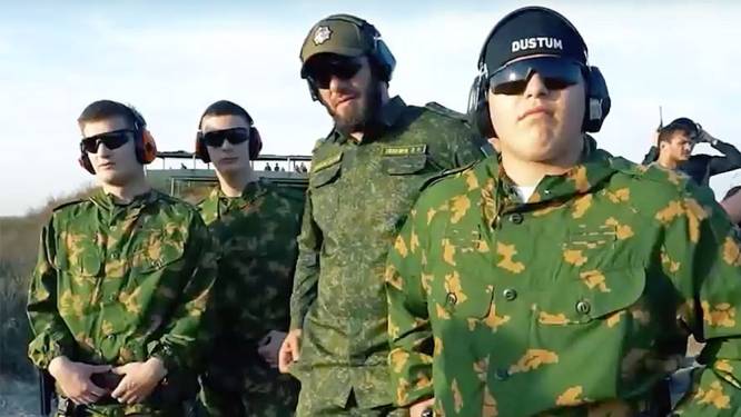 PORTRET. Ramzan Kadyrov, die voldoende kinderen heeft om er drie naar Oekraïne te sturen en voldoende macht om drie vrouwen te hebben