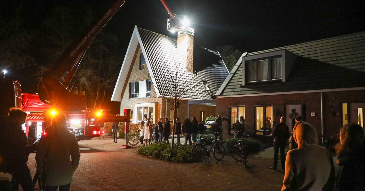 Schoorsteenbrand op de Schoolstraat in Ederveen