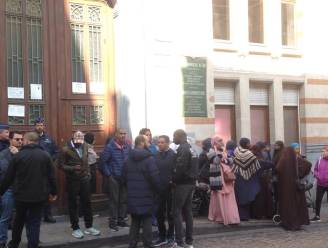 200-tal ouders protesteert aan Schaarbeekse school na mogelijke aanranding peuter