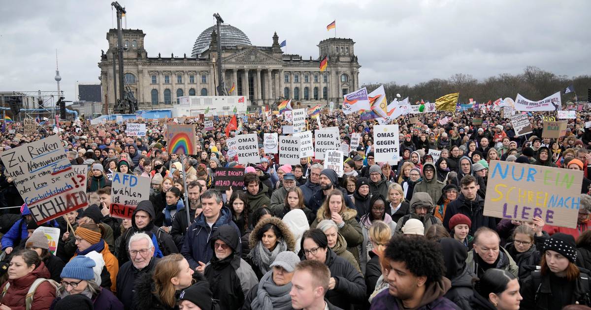 Quasi mezzo milione di manifestanti contro l'estrema destra in Germania |  al di fuori