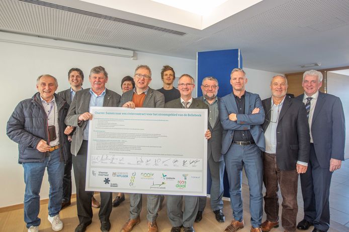 De betrokken gemeentebesturen, de provincie en de Vlaamse Milieu Maatschappij ondertekenden in 2020 het charter om de komende jaren de waterproblemen in het stroomgebied van de Bellebeek aan te pakken.