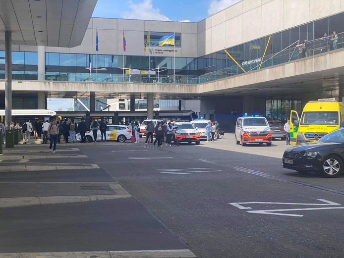 De politie kwam massaal ter plaatse na een incident tussen een 20-tal jongeren en een chauffeur van De Lijn.