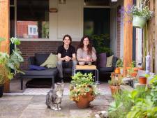Esther (39) werd jong moeder van Lukas (18): ‘Daardoor kunnen we makkelijk connecten’ 