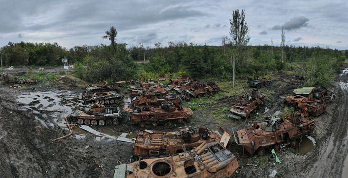 Фото пункта сбора подбитой российской военной техники под Изюмом.  Фото от 14 сентября.