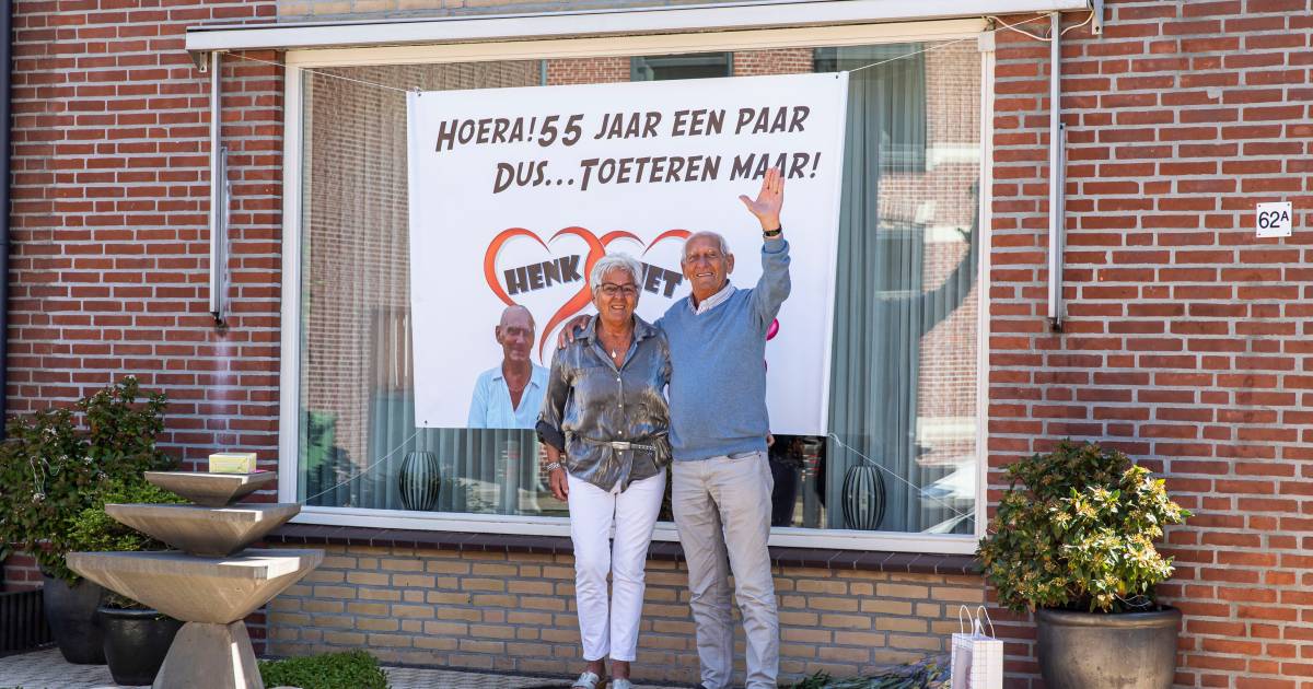 Smaragden Liefde Voor Henk En Riet Geen Feestje Maar Een Optocht Met Loeiende Sirenes Westland Ad Nl