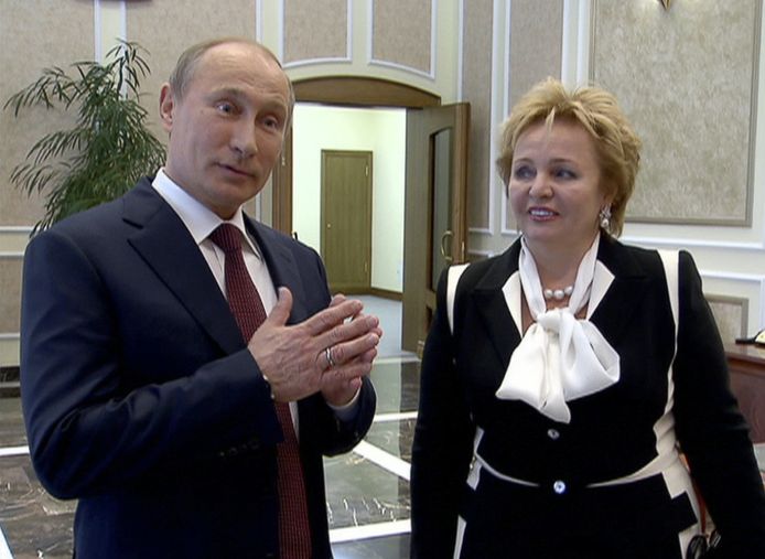 Poetin en zijn vrouw bij de aankondiging van hun scheiding.