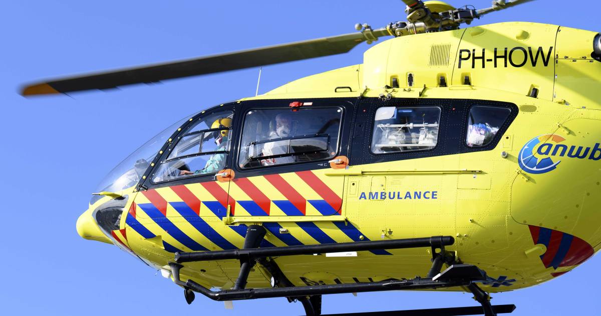 Ernstig ongeval in Borger: auto botst tegen boom, inzittenden gewond.