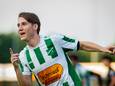 Bas Brussaard juicht nadat hij AWC op 1-0 heeft gebracht in het heenduel van de nacompetitiefinale tegen Baronie.
