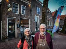 Na 44 jaar in snackbar gaan Wim (68) en Hennie (71) uit Blokzijl genieten van hun pensioen: ‘Gaan gezelligheid wel missen’