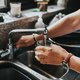 Waarom je de komende tijd goed op het kraanwater moet letten