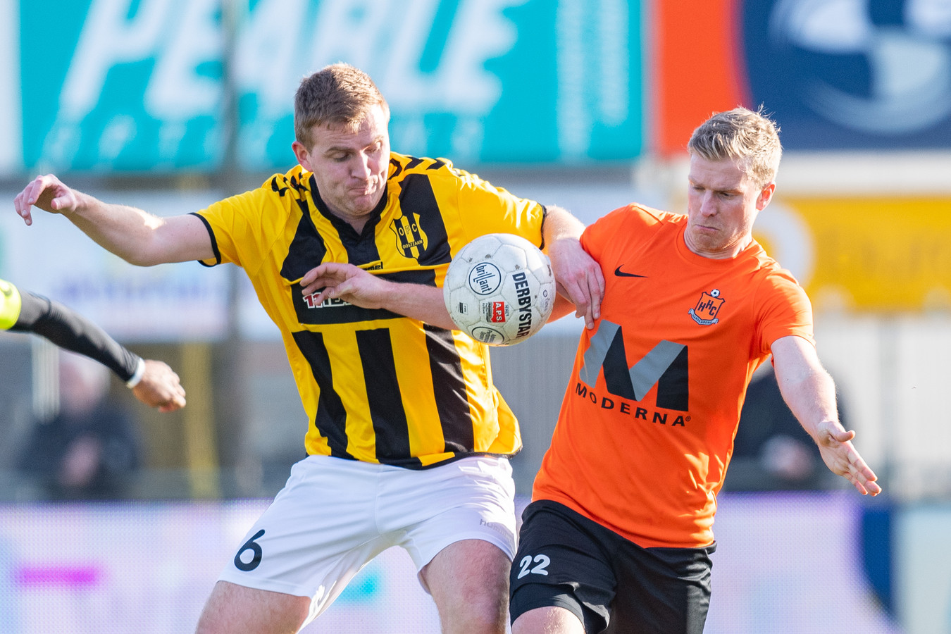 Jurjan Mannes kon niet voorkomen dat HHC Hardenberg in de bananenschil die OFC heet trapte.