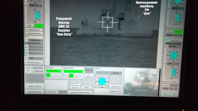 Op dit beeld van de Oekraïense marine zou te zien zijn hoe een Russische grenspatrouille (rechts) botst met de Oekraïense boot.