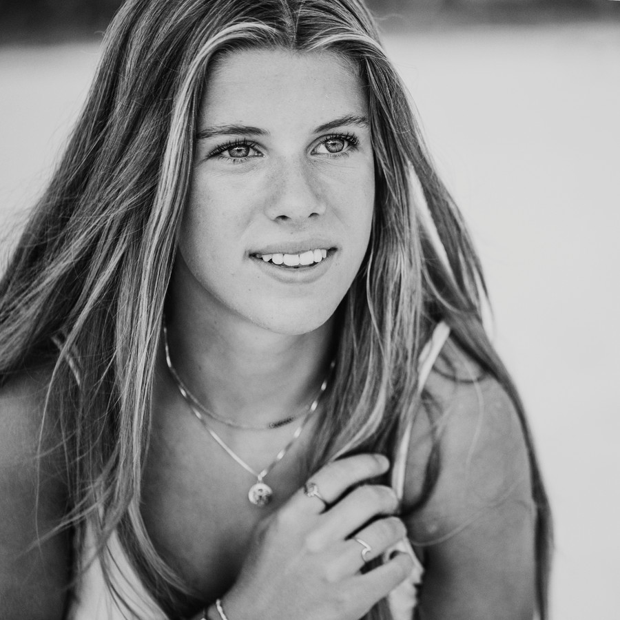 Jill (15) is examenleerling én jongste prof in het beachvolleybal