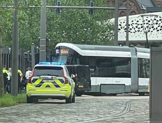 Aanrijding tussen auto en tram op Noorderleien: trambestuurster lichtgewond