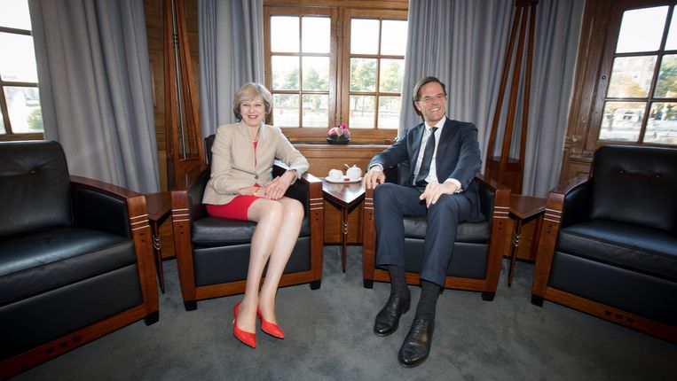 Premier Rutte ontvangt zijn Britse collega May. Beeld anp