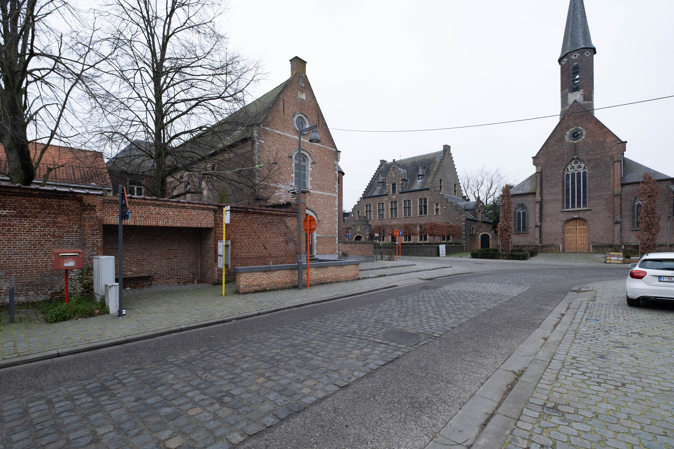 Willebroek zoekt foto’s van oud gemeentehuis Heindonk en stippelt