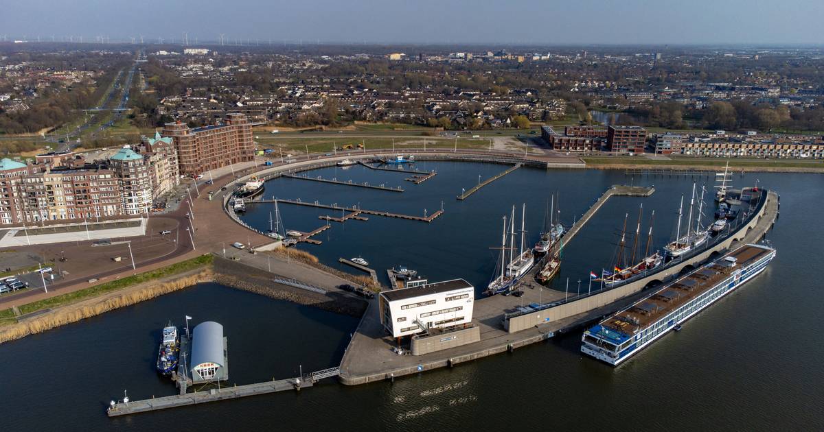 Batavia Haven in Lelystad is gebreken zat en eist actie van gemeente: ‘Misschien moet de Hiswa maar 