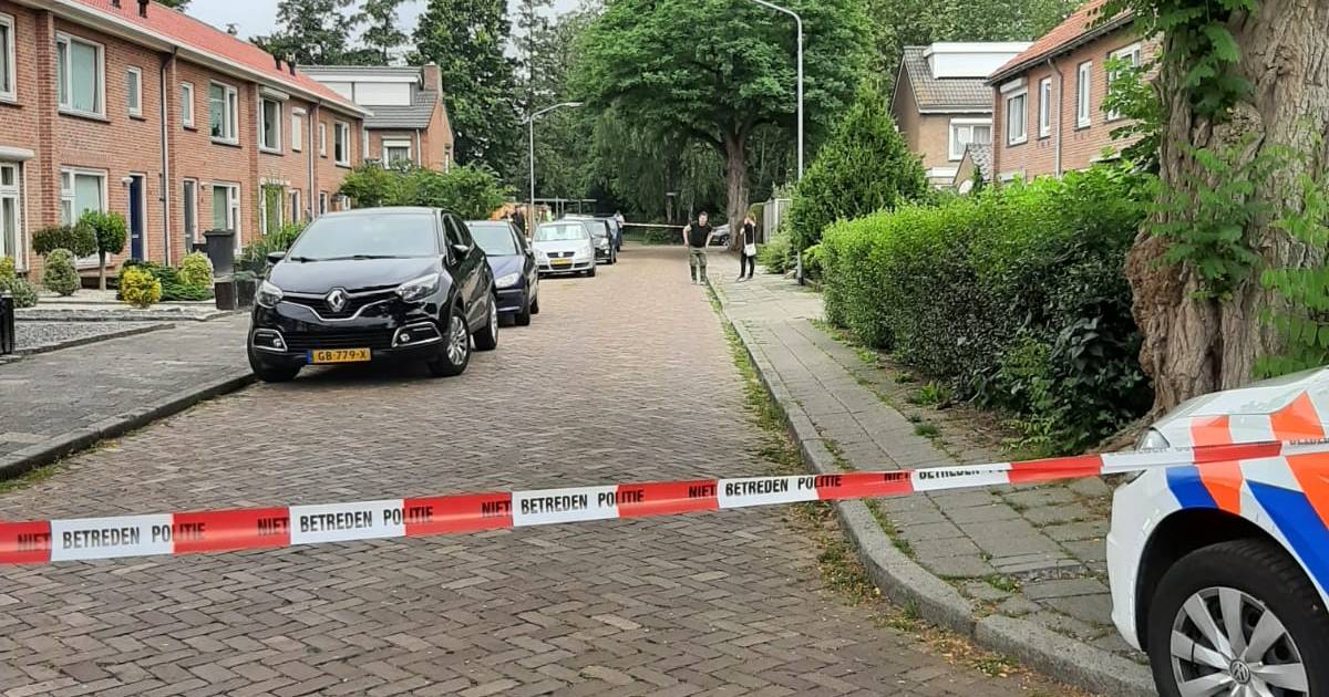 buurtbewoner ziet overvallers drie uur voor overval al in auto zitten ze zaten de hele tijd op hun mobieltje roosendaal ad nl