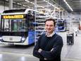 Directeur Peter Bijvelds in de fabriekshal in Deurne waar Ebusco zijn nieuwe lichtgewicht elektrische bus produceert.