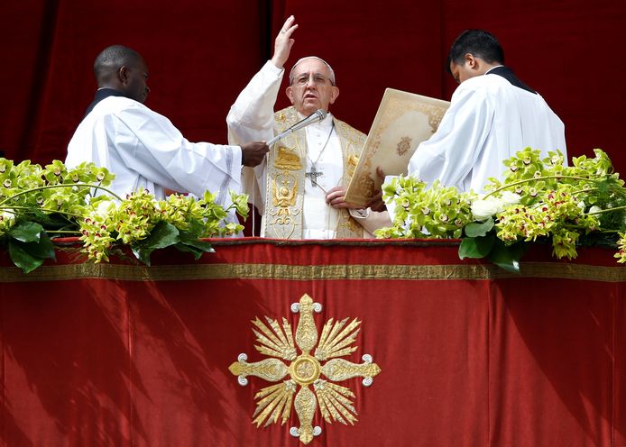 Paus Franciscus tijdens het 'Urbi et Orbi' vanmiddag.