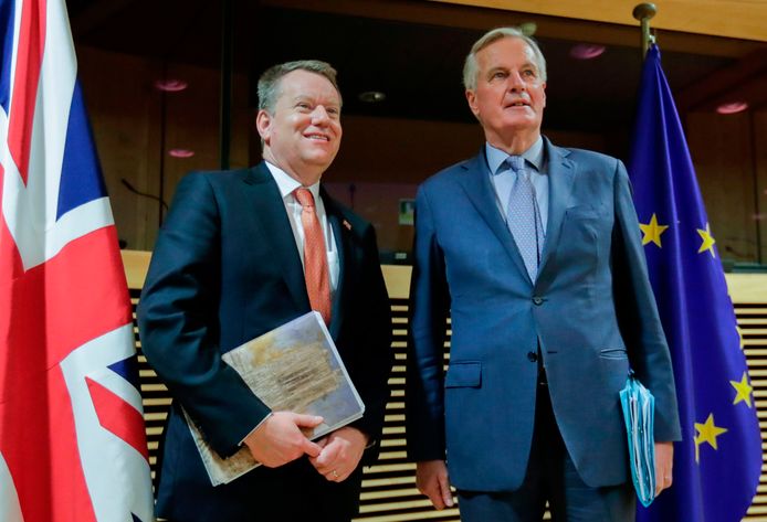 Europees hoofdonderhandelaar Michel Barnier (r.) en de Britse onderhandelaar David Frost bij de start van de eerste ronde van de gesprekken in februari.