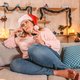 Opgebiecht: ‘Niemand weet dat we met kerst helemaal niet op vakantie zijn’
