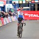 Van der Poel wint na beklijvend duel, Van Aert dicht bij Grand Slam