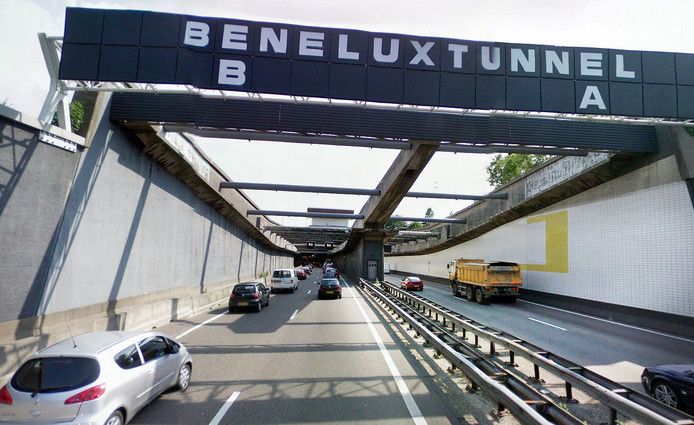 Vrachtwagens mogen voortaan door beide tunnelbuizen van de Beneluxtunnel.