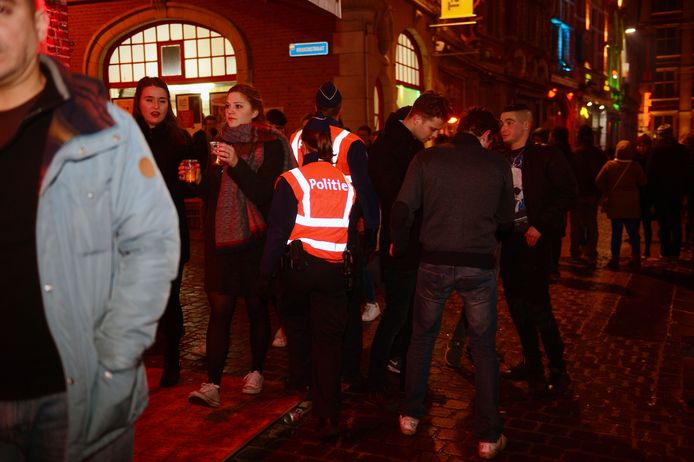 Illustratie. Politie op Oude Markt in Leuven