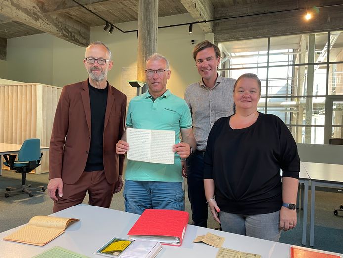 Yves (57) schenkt bijzondere briefwisseling aan Gents stadsarchief ...
