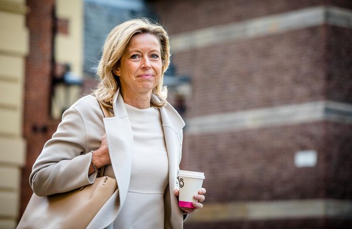 Minister Kajsa Ollongren (Binnenlandse Zaken) gaat over de tijd.