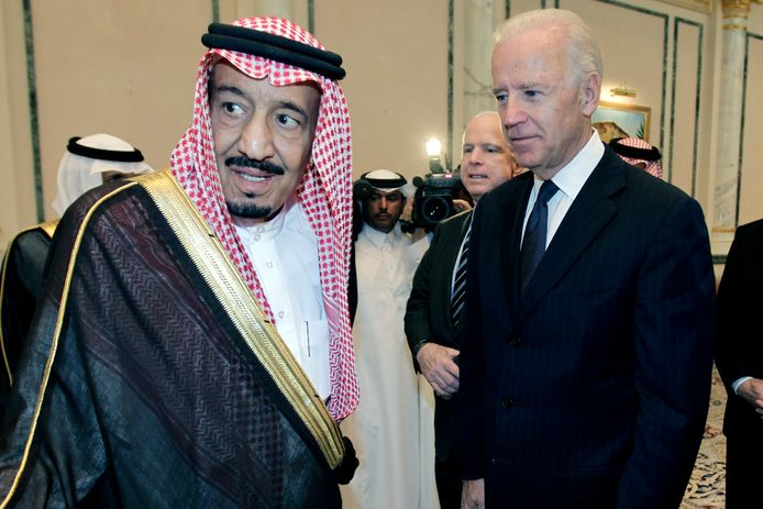 De Saudische koning Salman en de Amerikaanse president Joe Biden op archiefbeeld.
