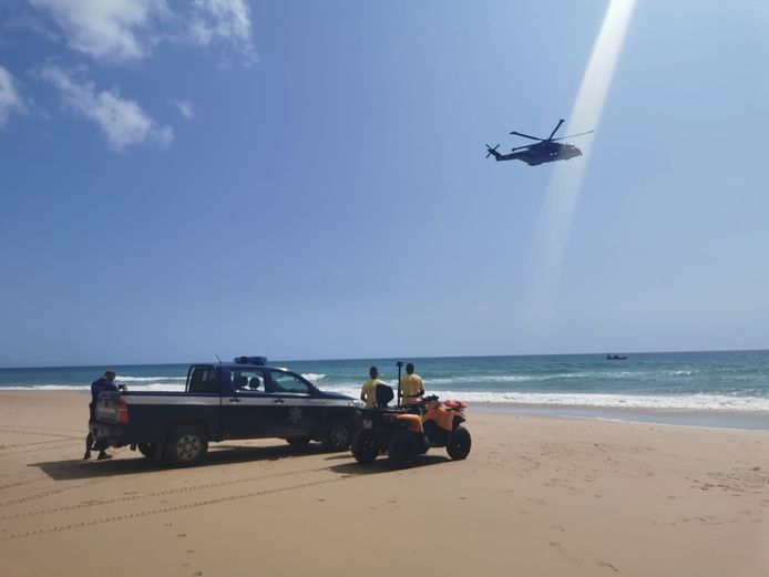 De Portugese hulpdiensten zochten gisteren een hele dag met onder meer een helikopter, maar dat leverde niets op.