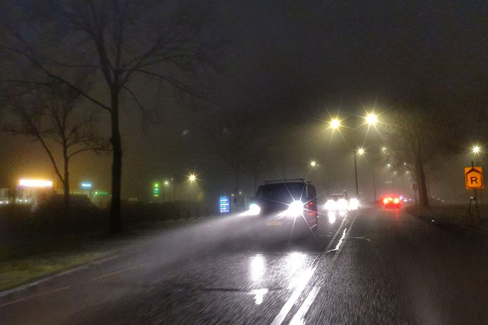 Hoogland, Bunschoterstraat: dichte mist, waardoor er minder dan 200 meter zicht is.
