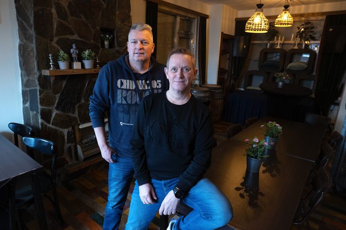 Dick Willemsen en zijn collega Stephan  Verbeek (rechts) gaan voor een hulpmissie naar Oekraïne.