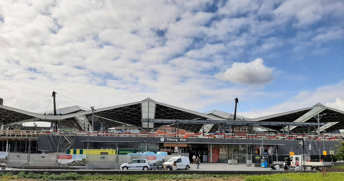 Reizigers staan urenlang op station Tilburg na aanrijding met persoon, tot diep in de nacht.