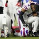 American footballspeler zakt ineen op veld na botsing en wordt gereanimeerd: ‘Zijn toestand is kritiek’
