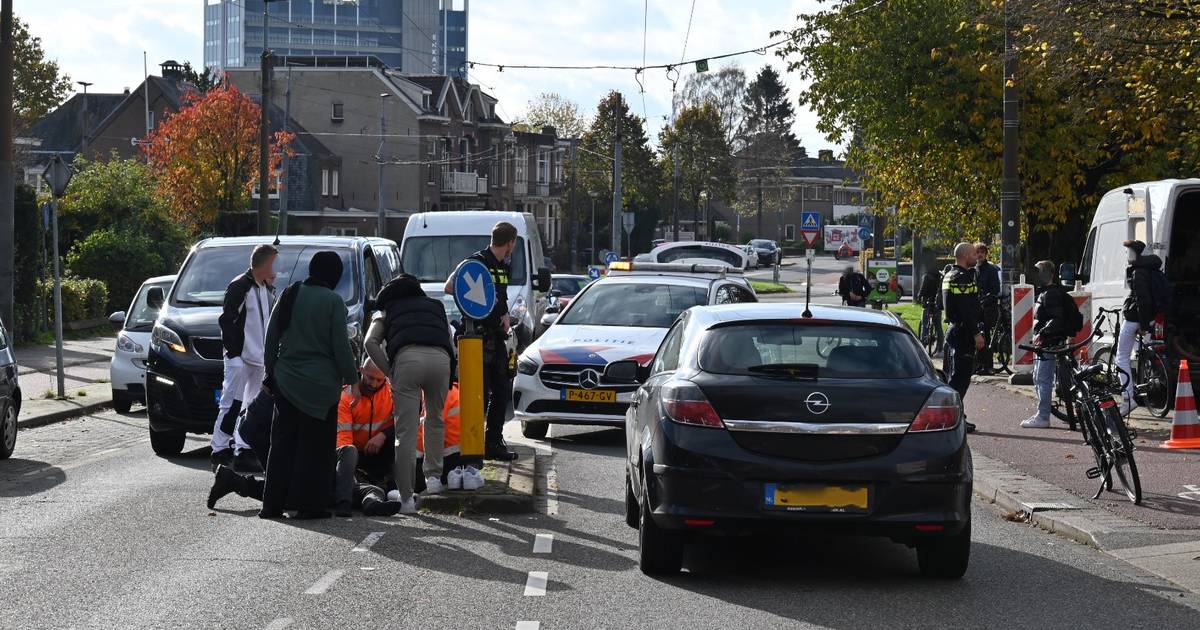 Scholier gewond bij aanrijding op beruchte kruising in Arnhem.