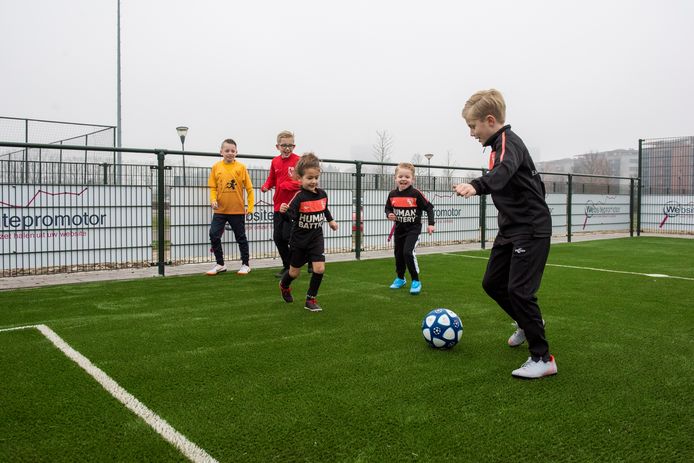 Kinderen weten het DBS-trapveldje al goed te vinden.