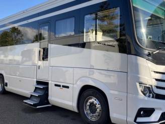 De duurste mobilhome van Nederland: met was- en afwasmachine, fietsenlift en kleine garage