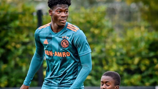 Die foto van de Reus en Klein Duimpje is geshopt, of toch niet?