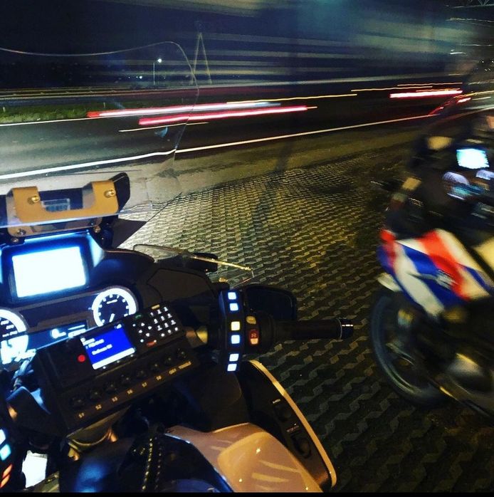 Politie tijdens avonddienst in Rijsbergen.