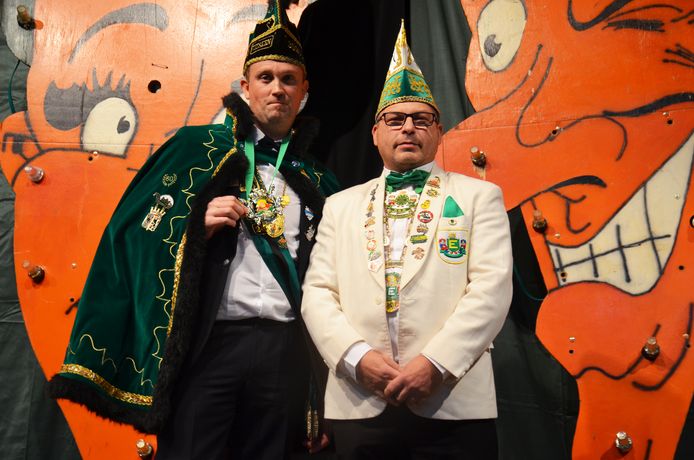 Opening carnaval Ninove 2022 - Prins Vitsken krijgt zijn medaille.